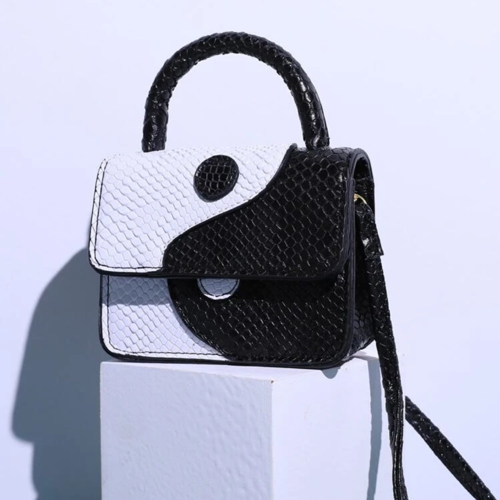 Crocodile Mini CROSSBODY BAG - Picture 2 of 6